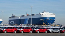 Autoverschiffungsterminal im Hafen von Zeebrugge