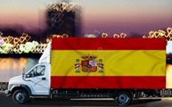 Straßentransport-LKW und Flagge Spaniens